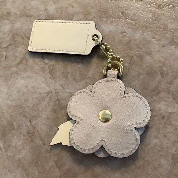 COACH White/Cream Tea Rose Keychain - Picture 4 of 4
